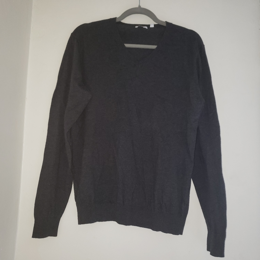 Uniqlo medium charcoal grey v-neck sweater